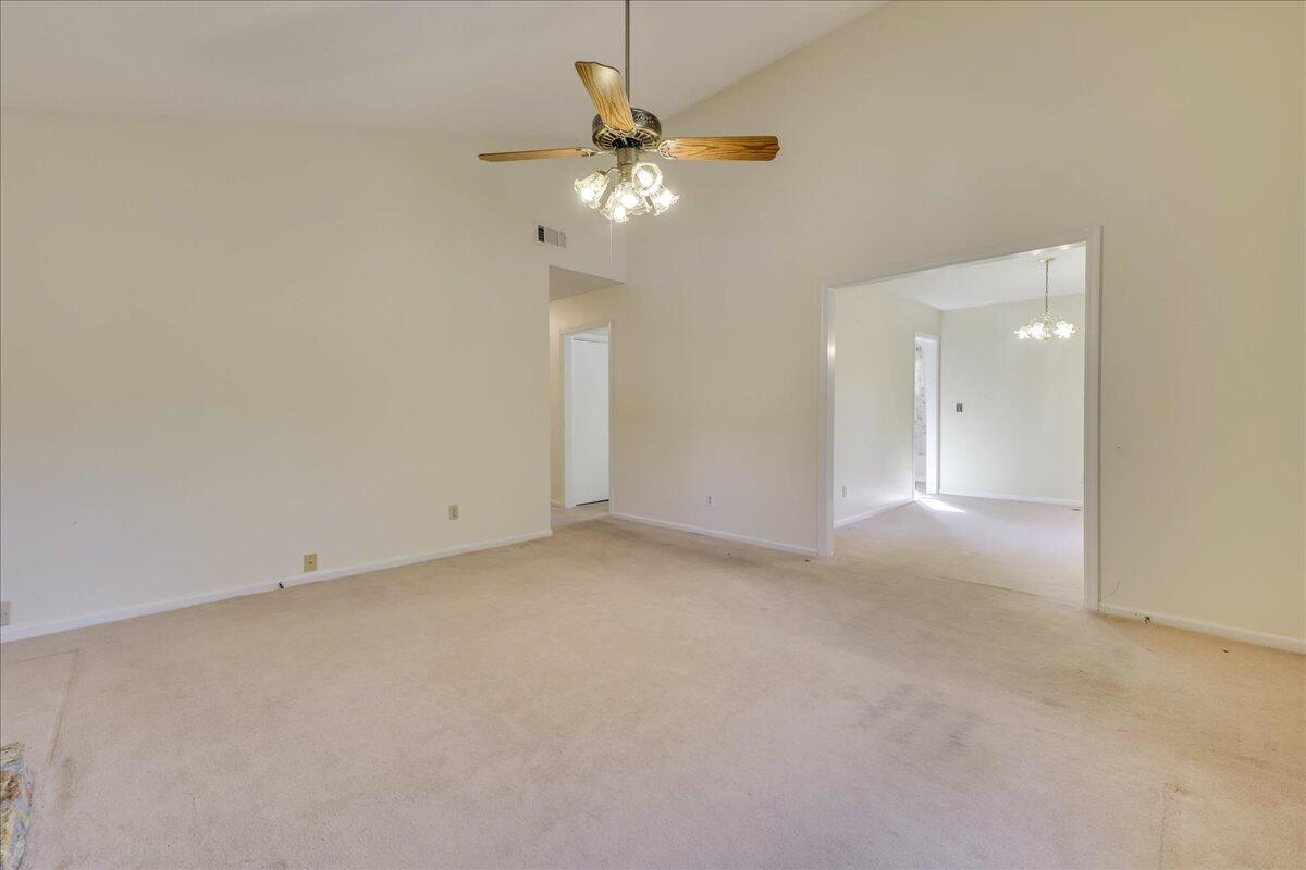 832 AUDUBON Circle