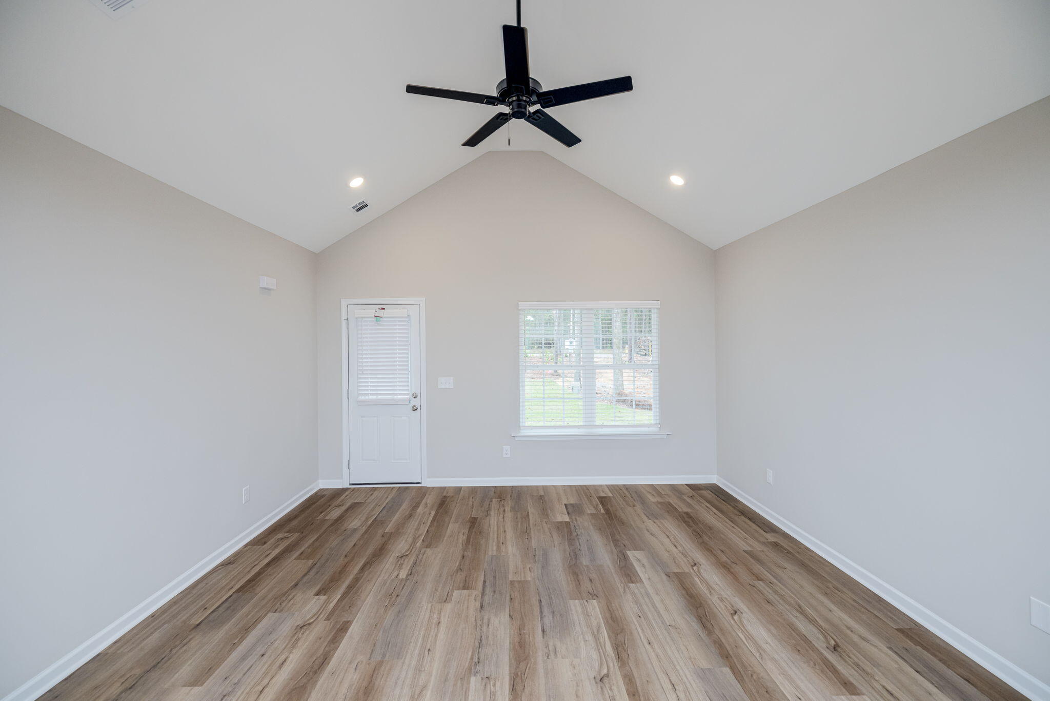512 LAKEWOOD Drive