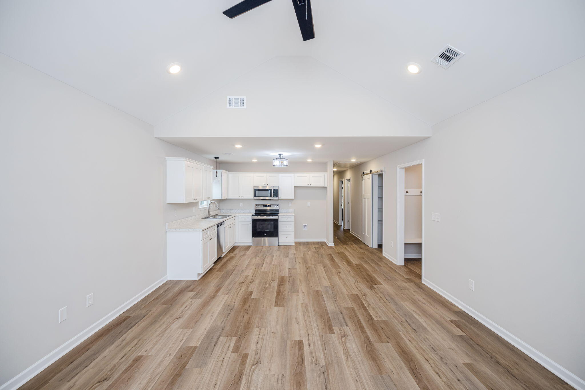 512 LAKEWOOD Drive