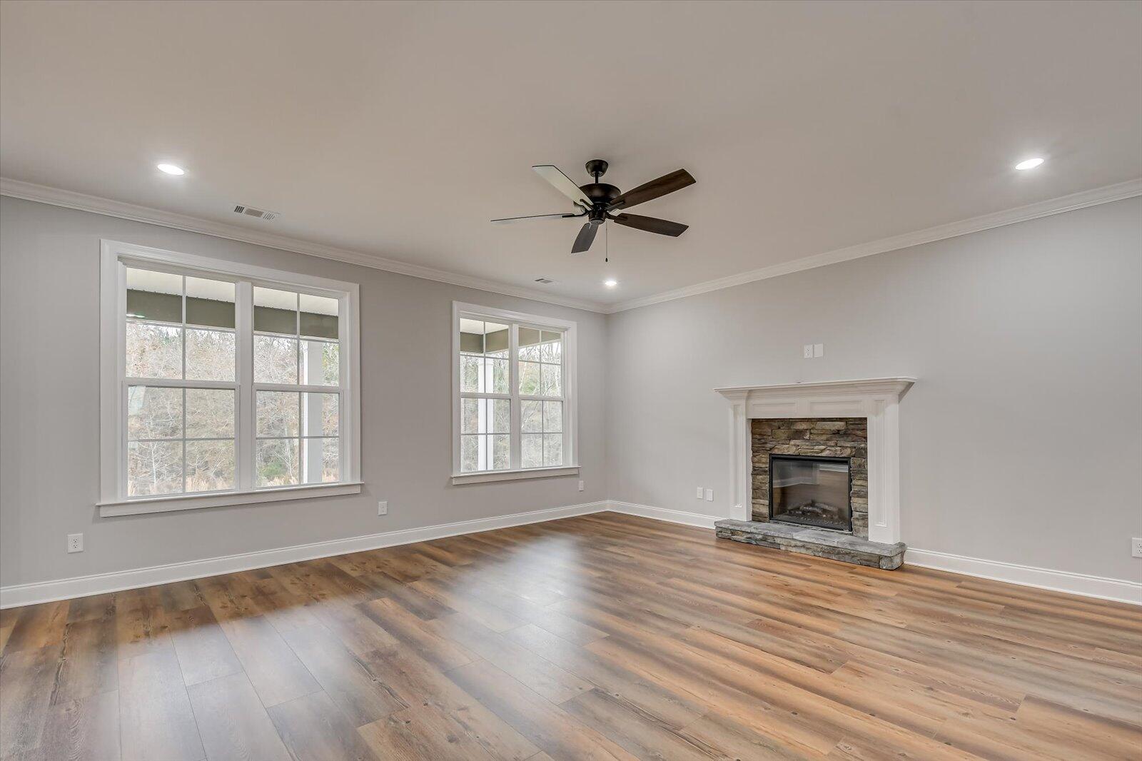 910 WALKER POINT DR Drive