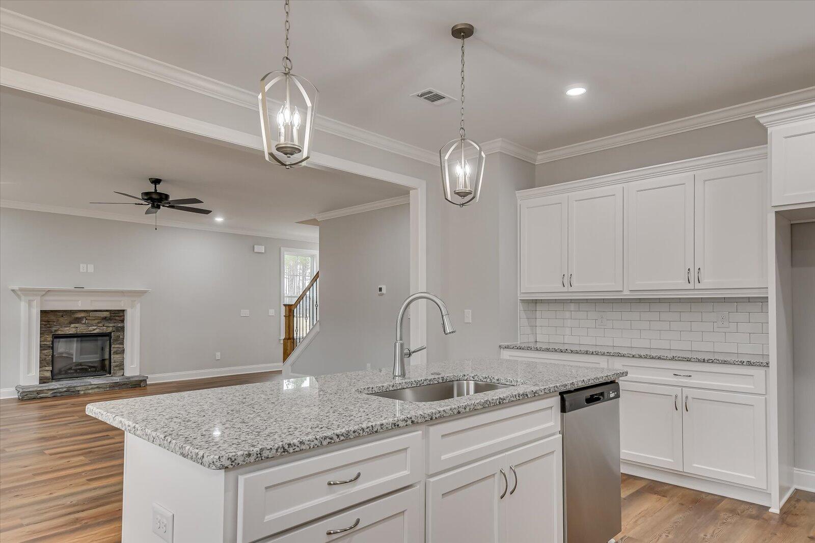 910 WALKER POINT DR Drive