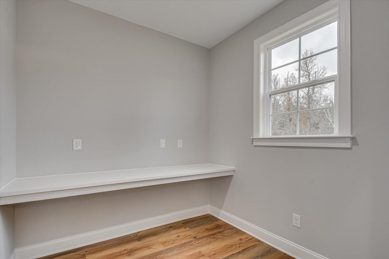 910 WALKER POINT DR Drive