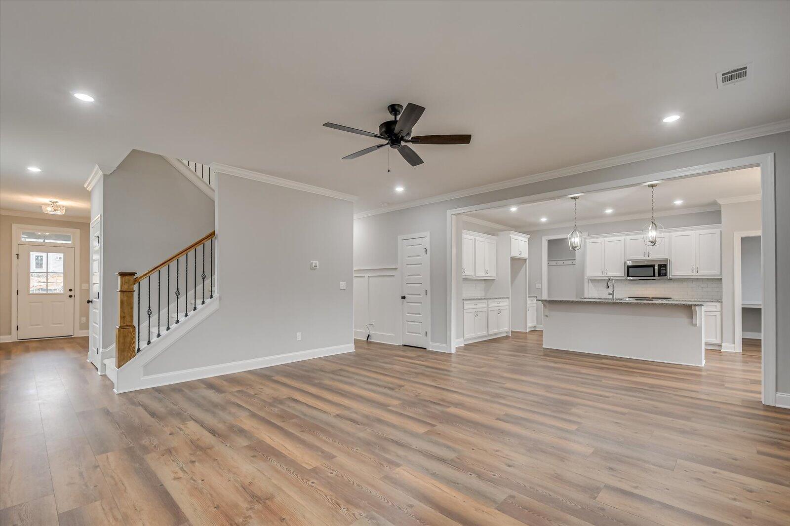 910 WALKER POINT DR Drive