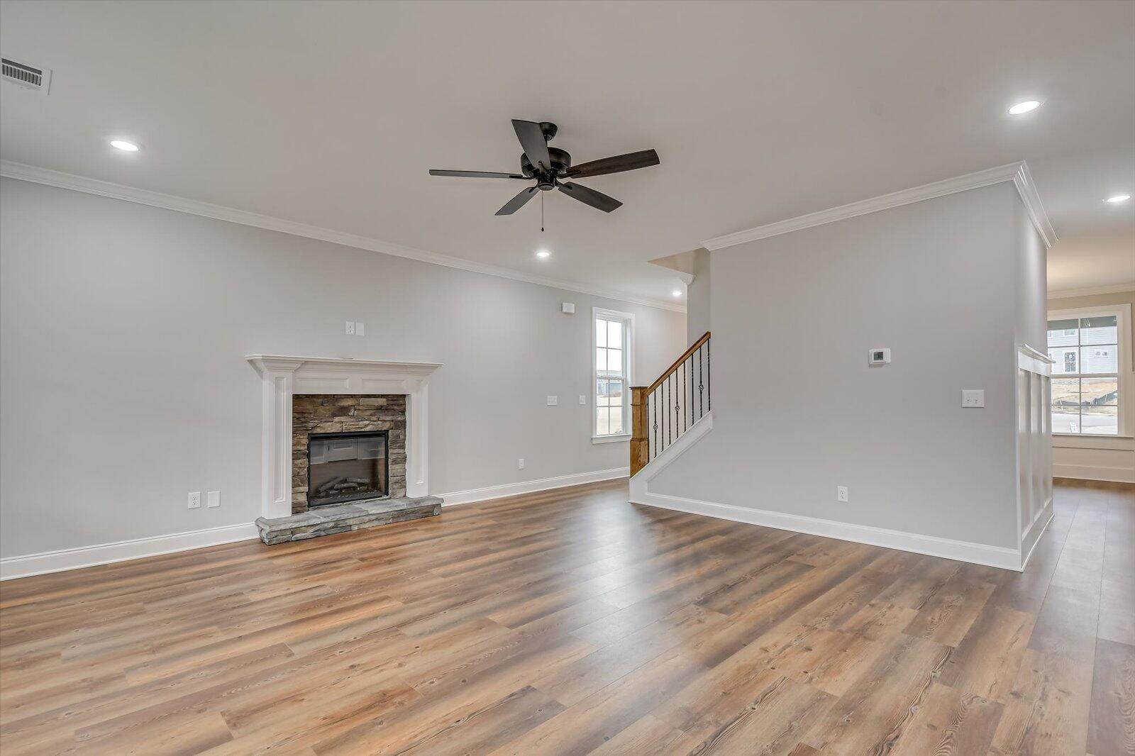 910 WALKER POINT DR Drive