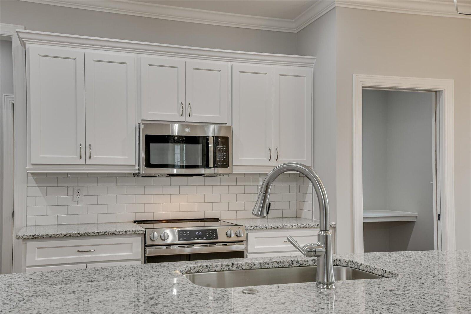 910 WALKER POINT DR Drive