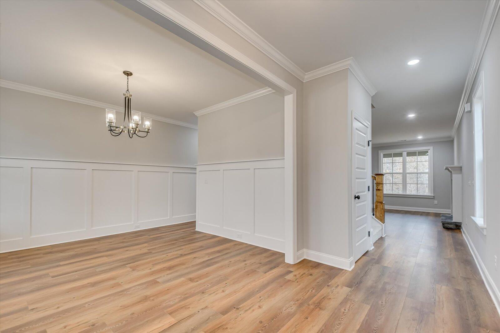 910 WALKER POINT DR Drive