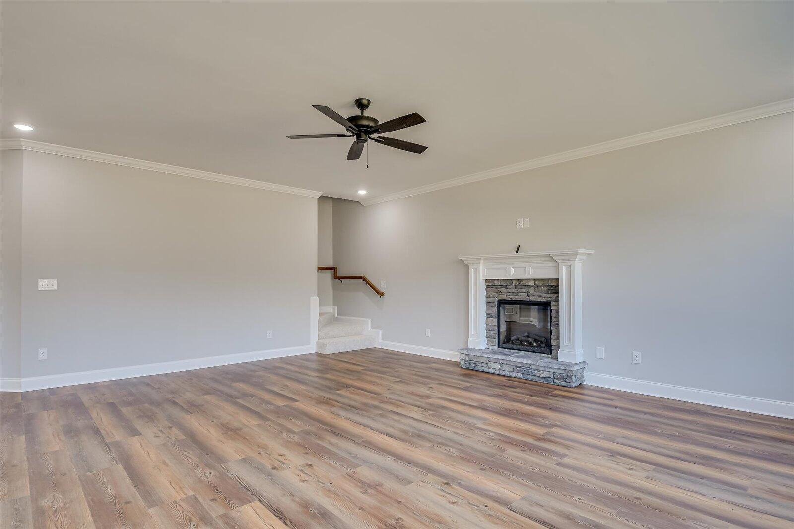 914 WALKER PT Drive