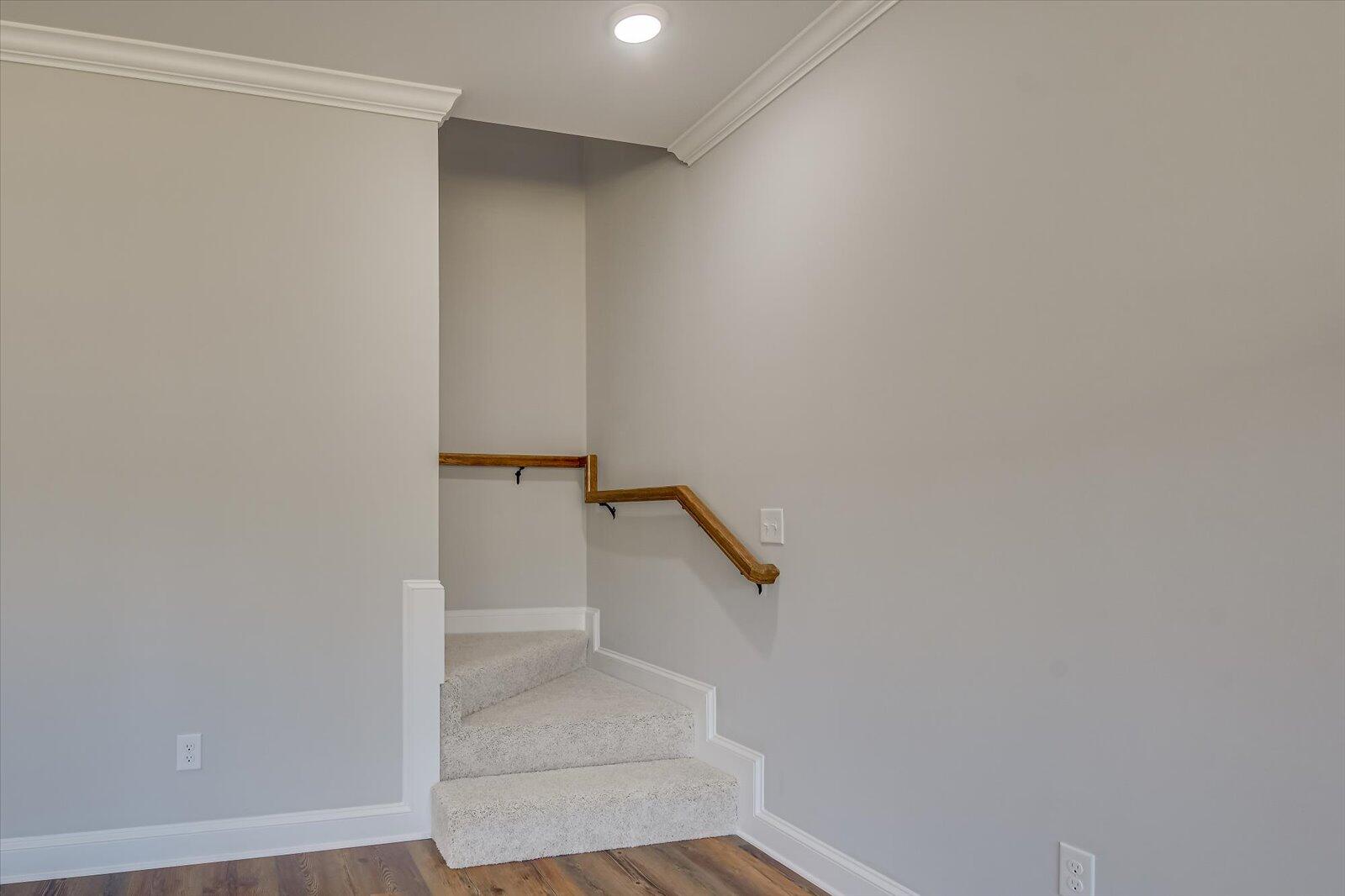 914 WALKER PT Drive