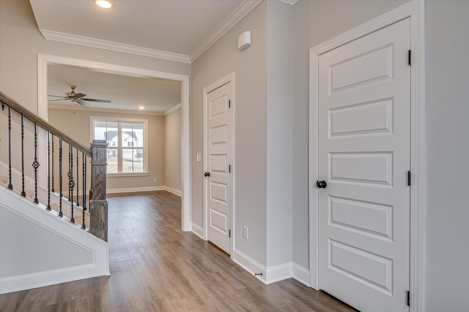 917 WALKER PT Drive