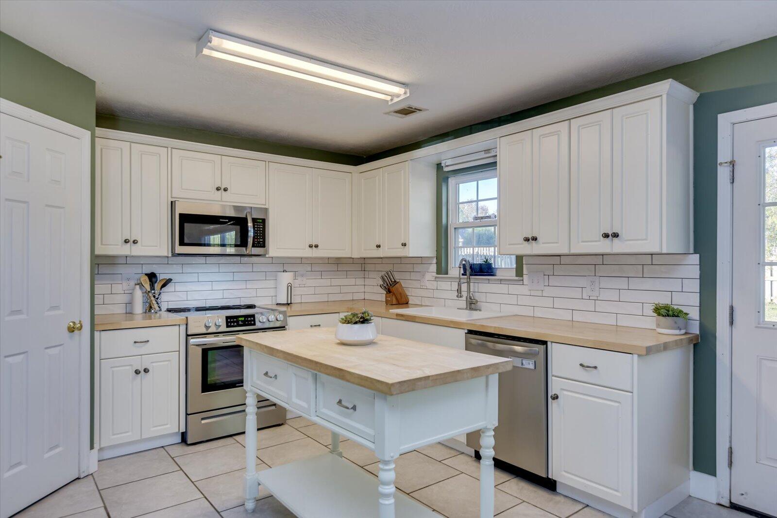138 ROCKROSE Drive