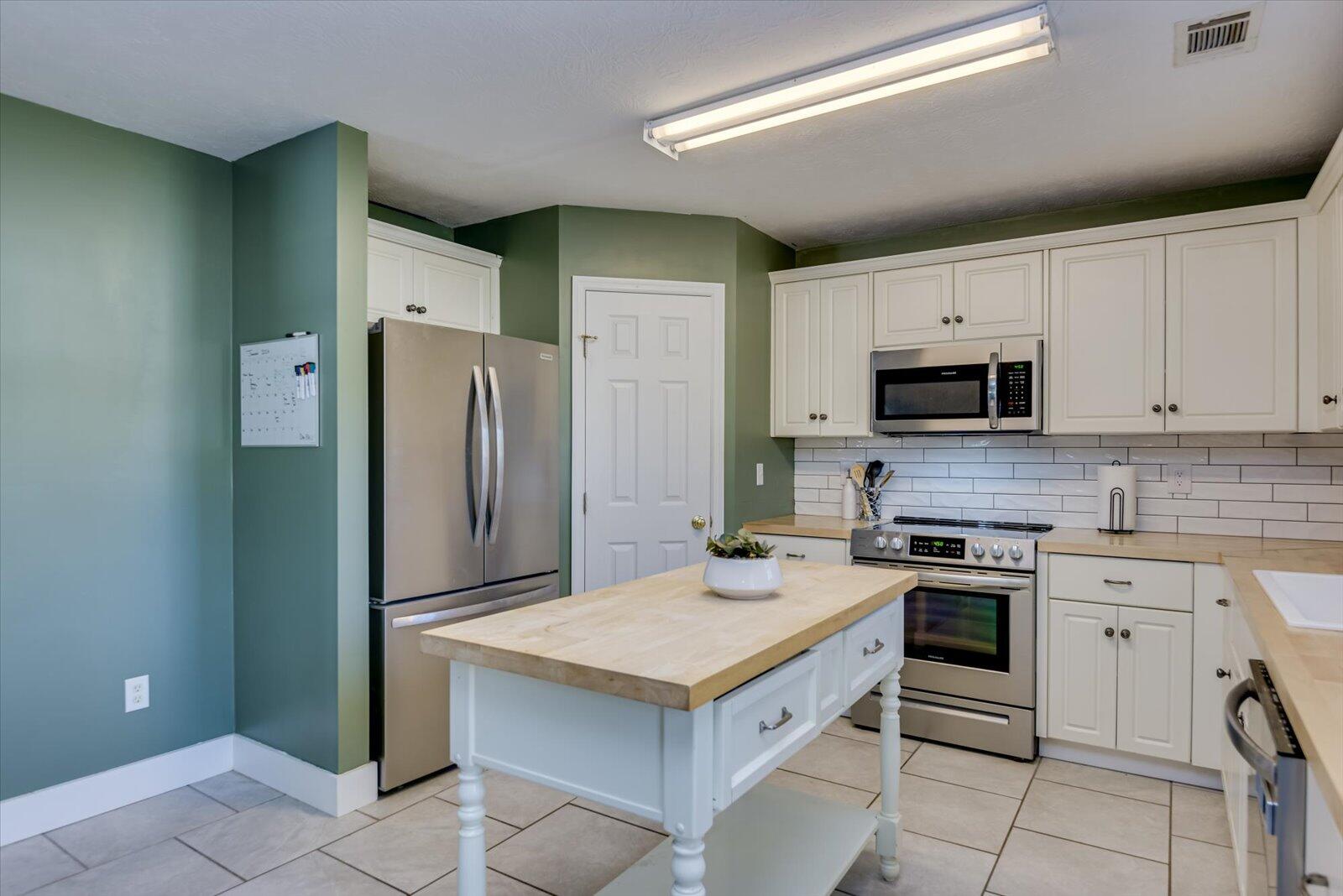 138 ROCKROSE Drive