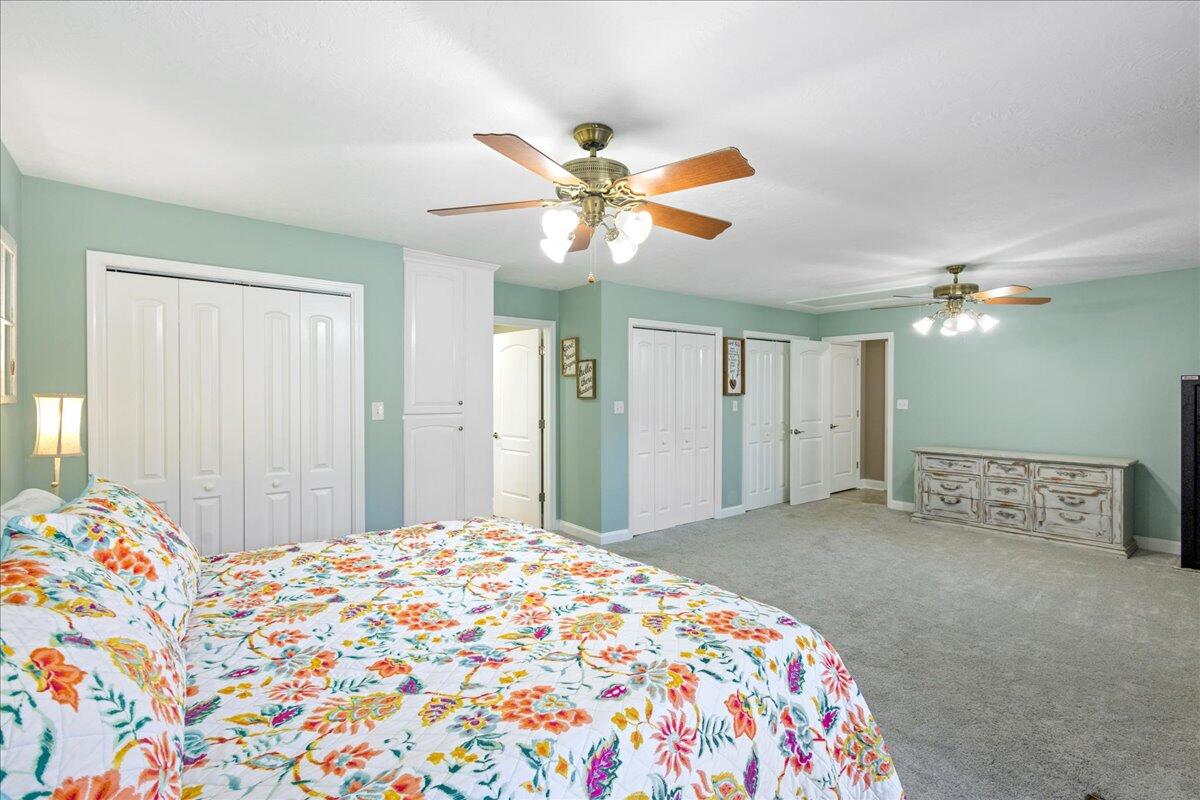 6530 ROBERTS Drive