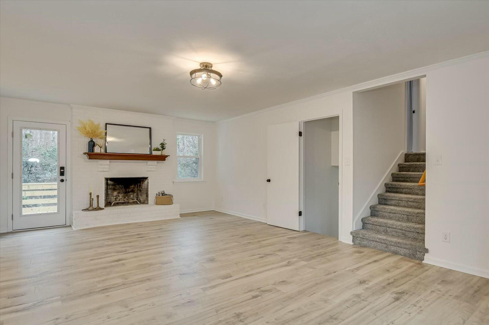 114 GLENORA Drive