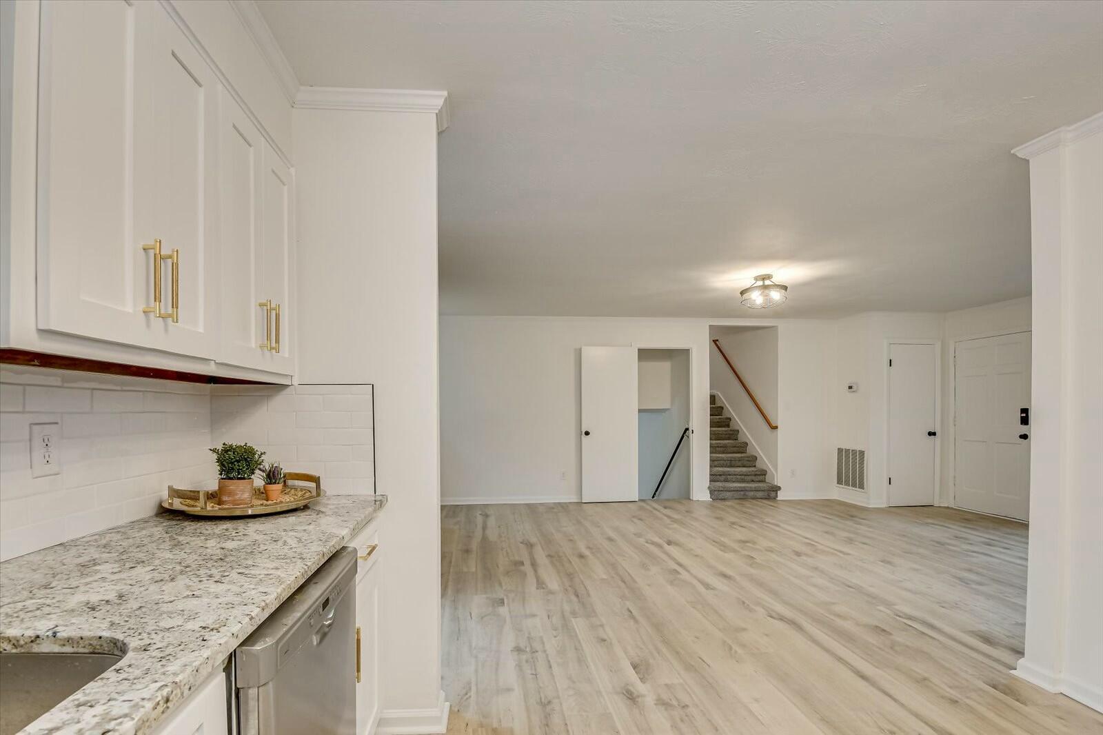 114 GLENORA Drive