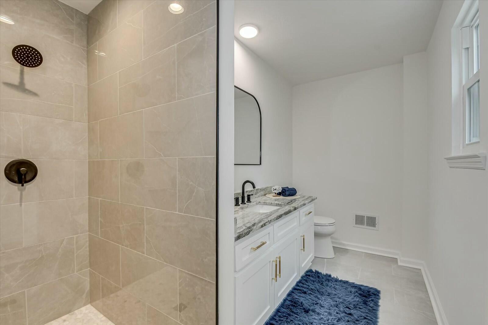 114 GLENORA Drive