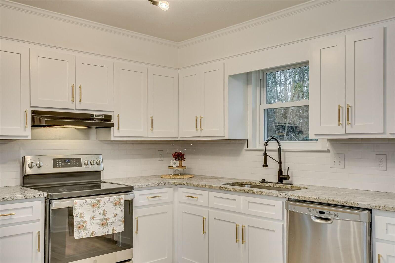 114 GLENORA Drive