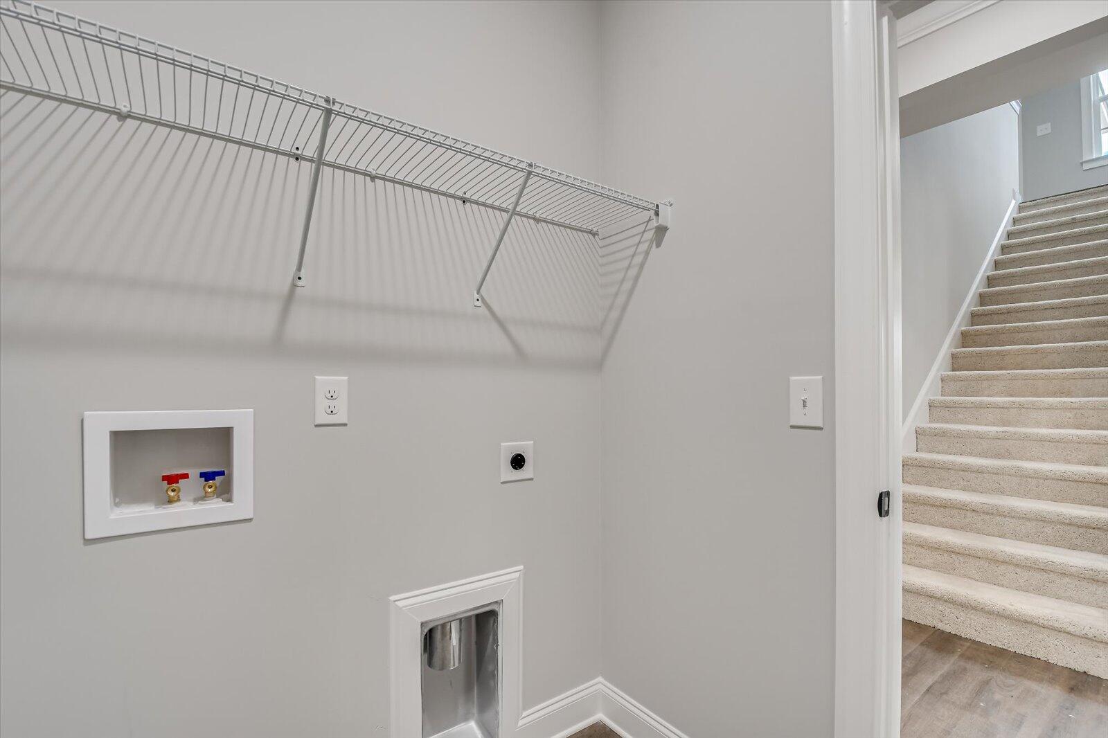 6240 CANTERBURY FARMS Parkway