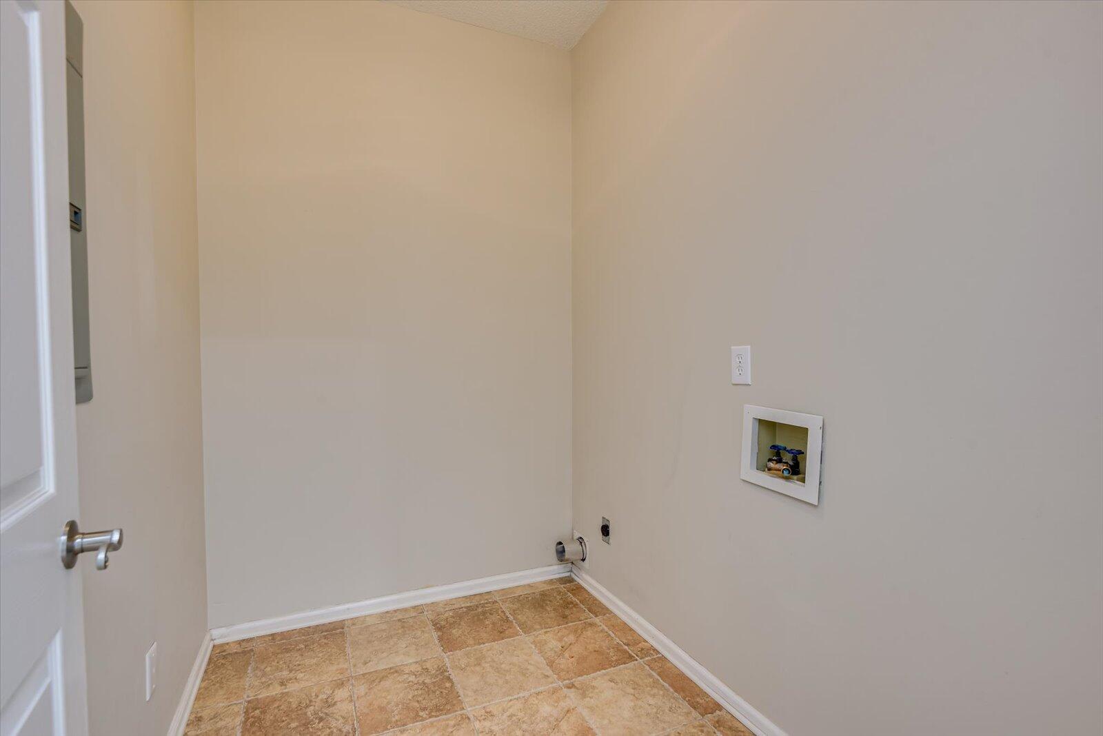 571 OAK BROOK Drive