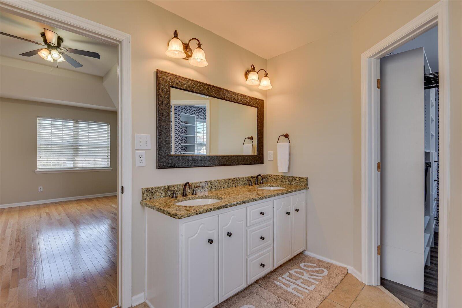 571 OAK BROOK Drive