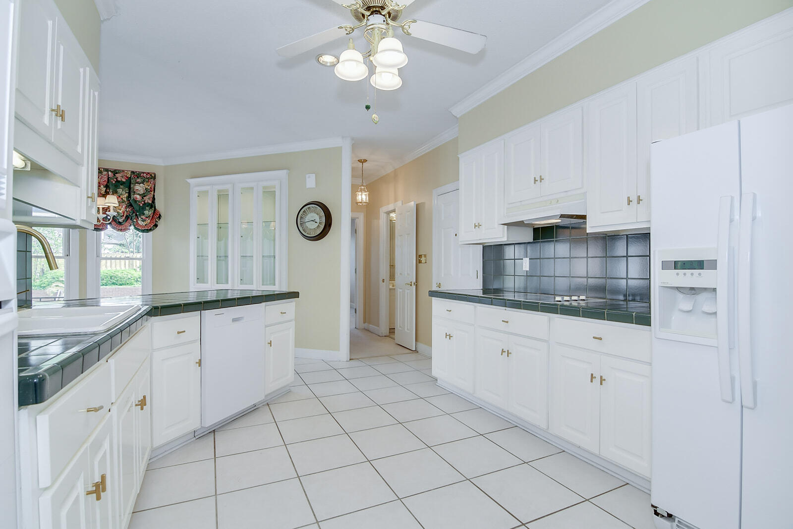 4199 N KNOLLCREST CIRCLE Circle