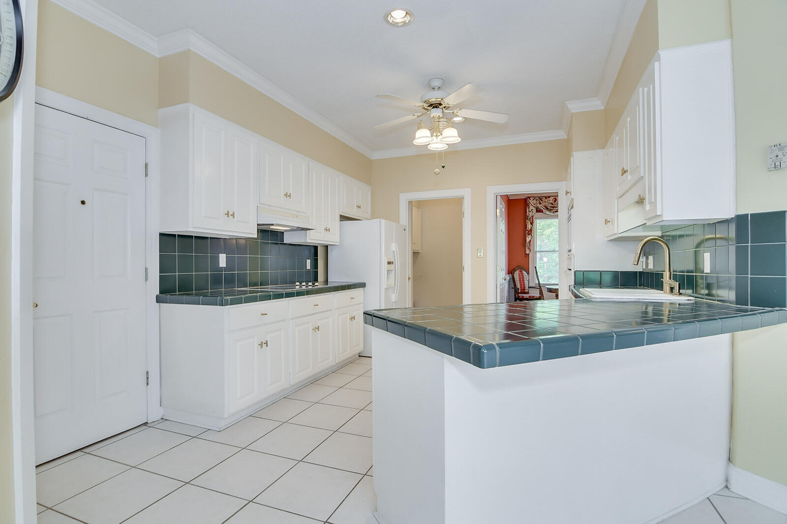 4199 N KNOLLCREST CIRCLE Circle