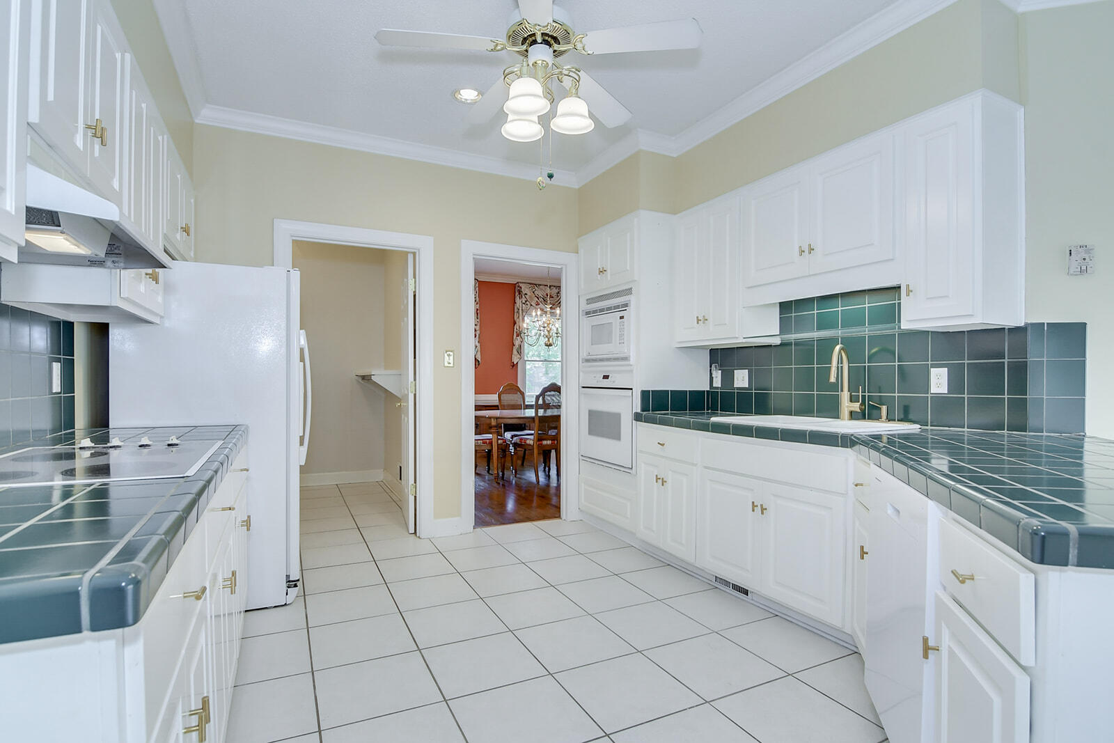 4199 N KNOLLCREST CIRCLE Circle