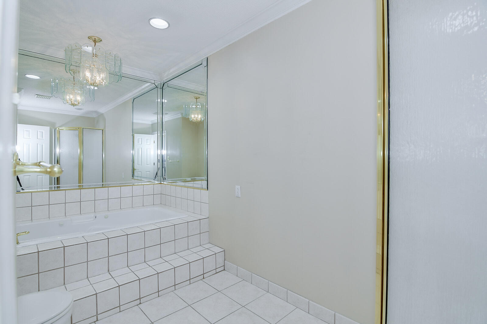 4199 N KNOLLCREST CIRCLE Circle