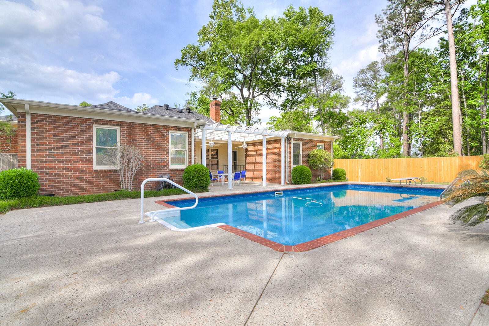 4199 N KNOLLCREST CIRCLE Circle