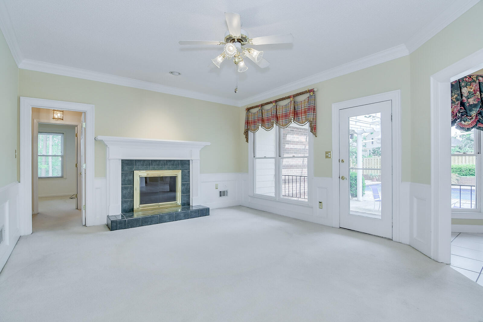 4199 N KNOLLCREST CIRCLE Circle