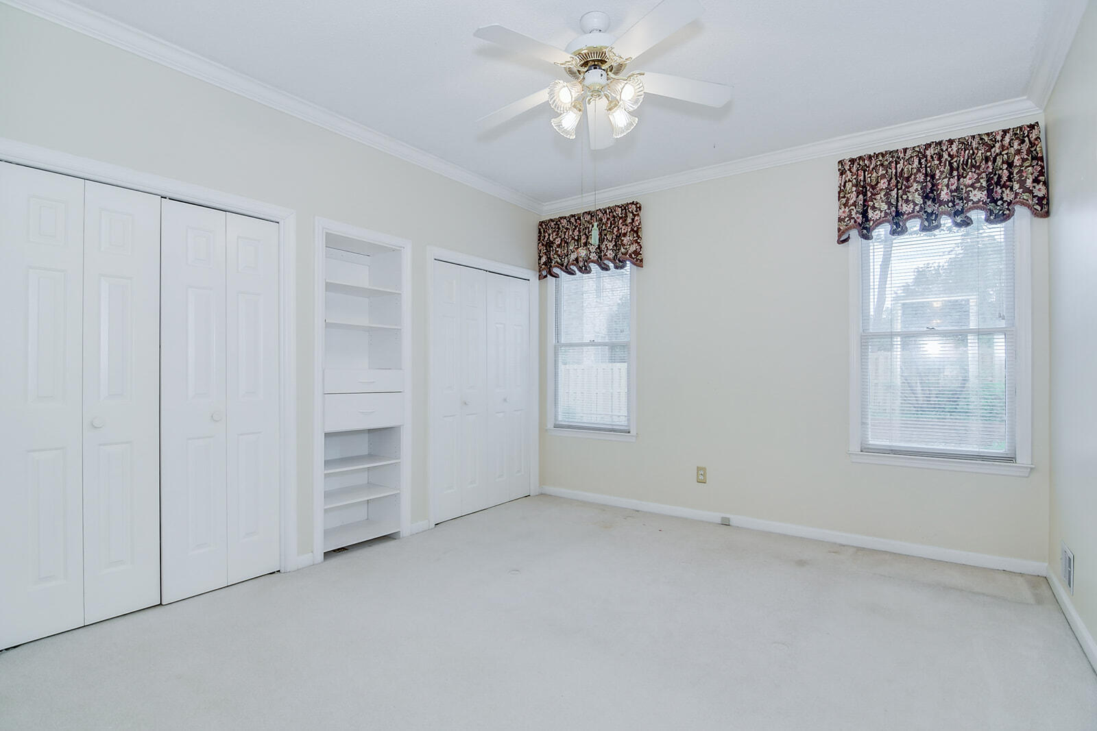 4199 N KNOLLCREST CIRCLE Circle