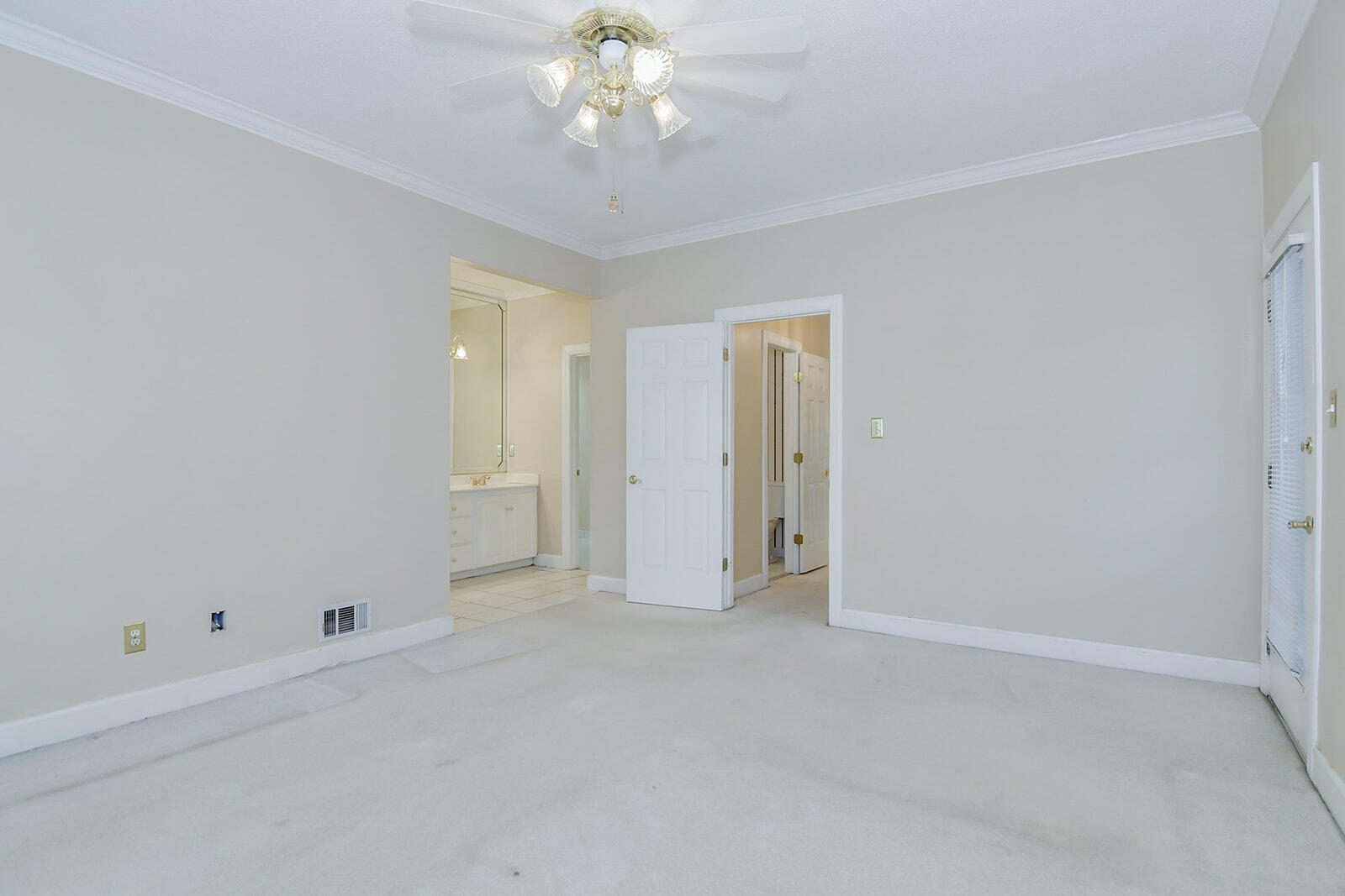 4199 N KNOLLCREST CIRCLE Circle