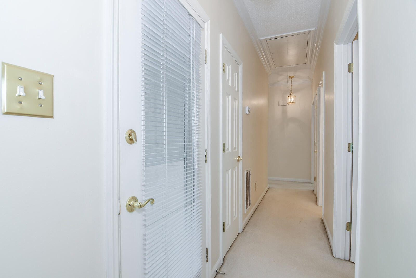 4199 N KNOLLCREST CIRCLE Circle