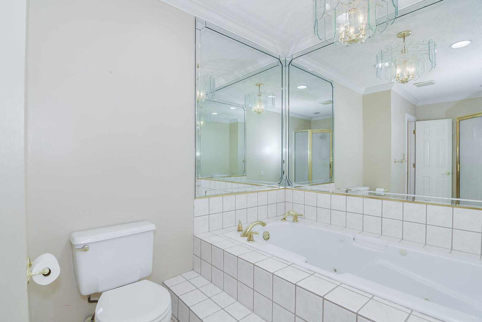 4199 N KNOLLCREST CIRCLE Circle