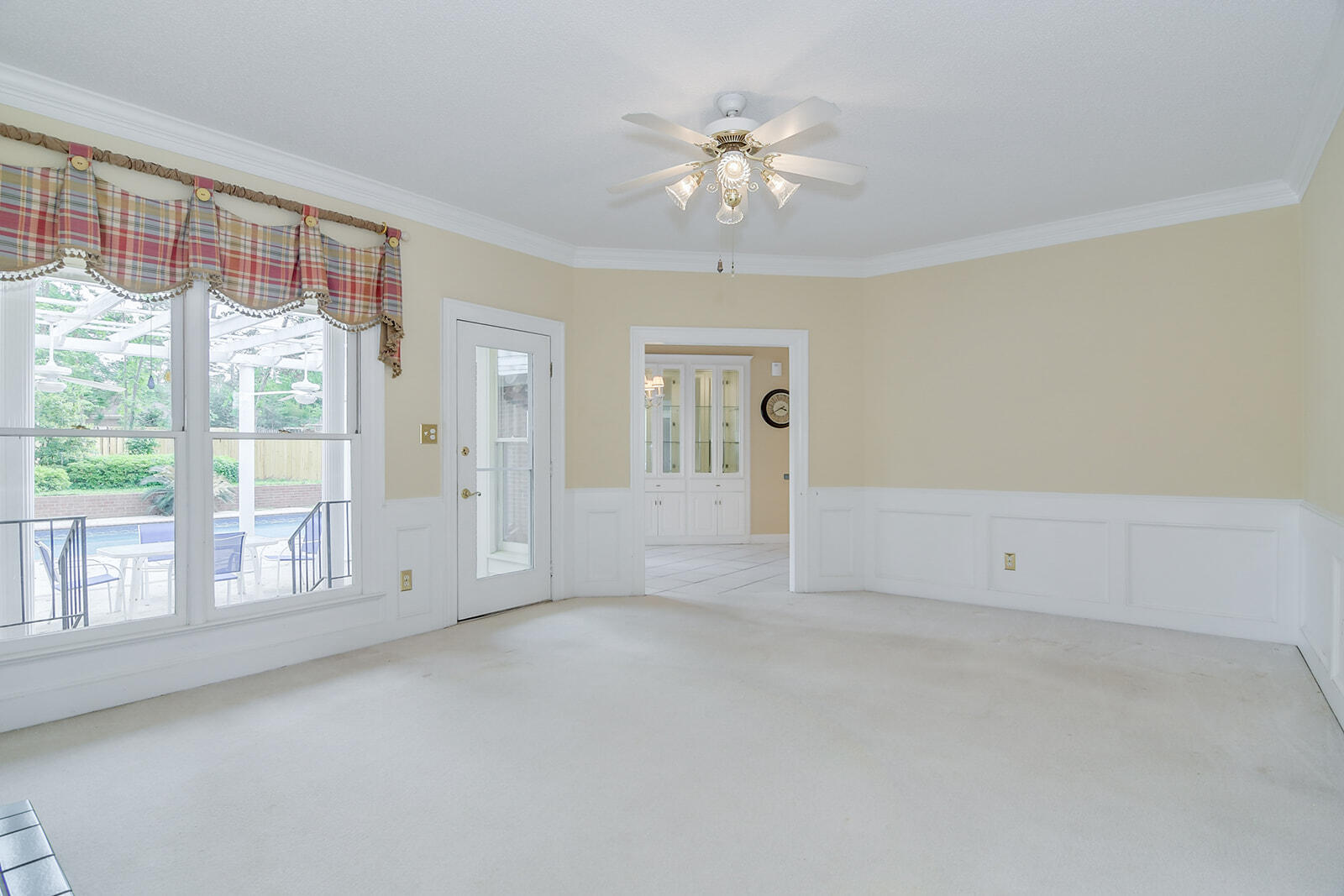 4199 N KNOLLCREST CIRCLE Circle