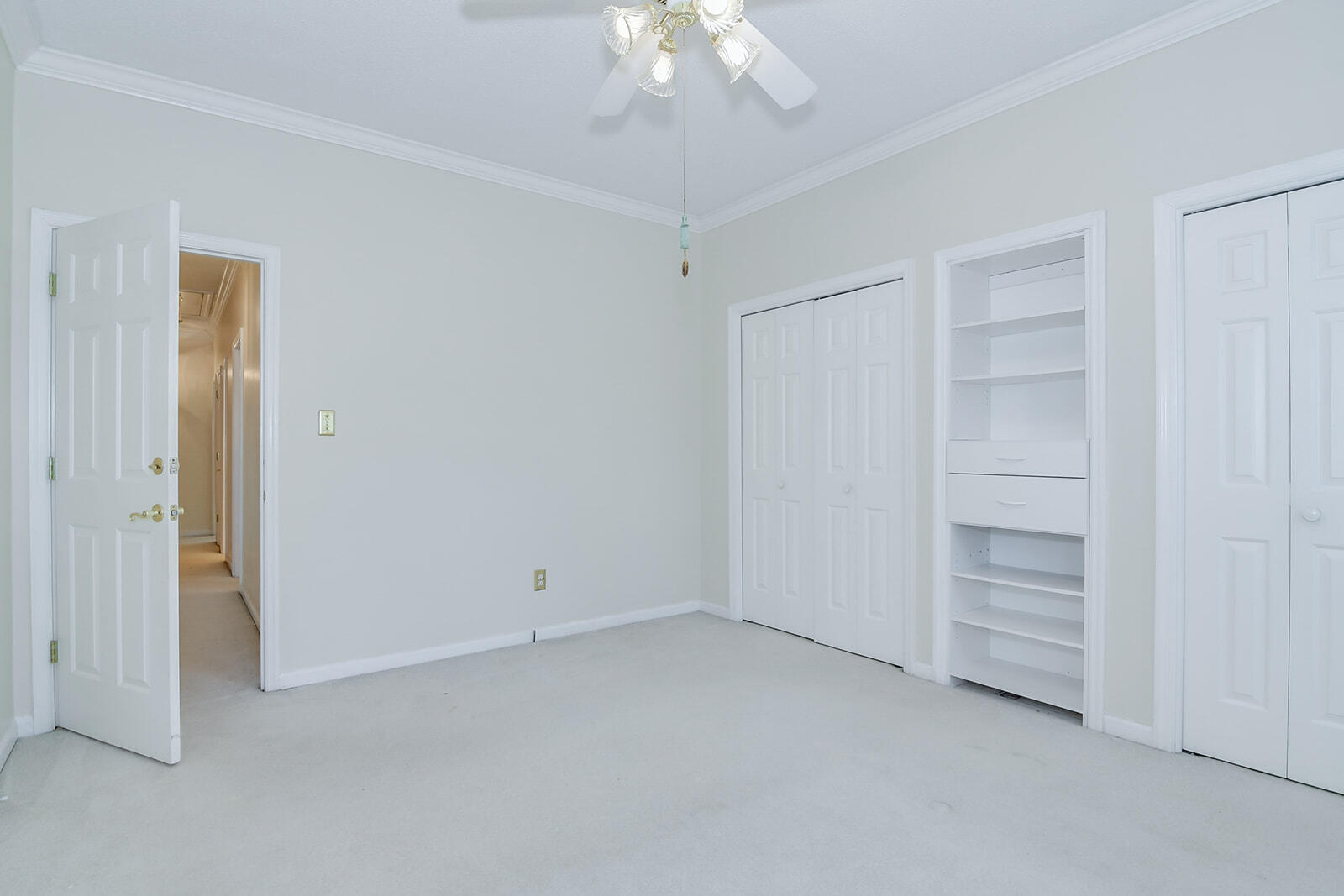 4199 N KNOLLCREST CIRCLE Circle