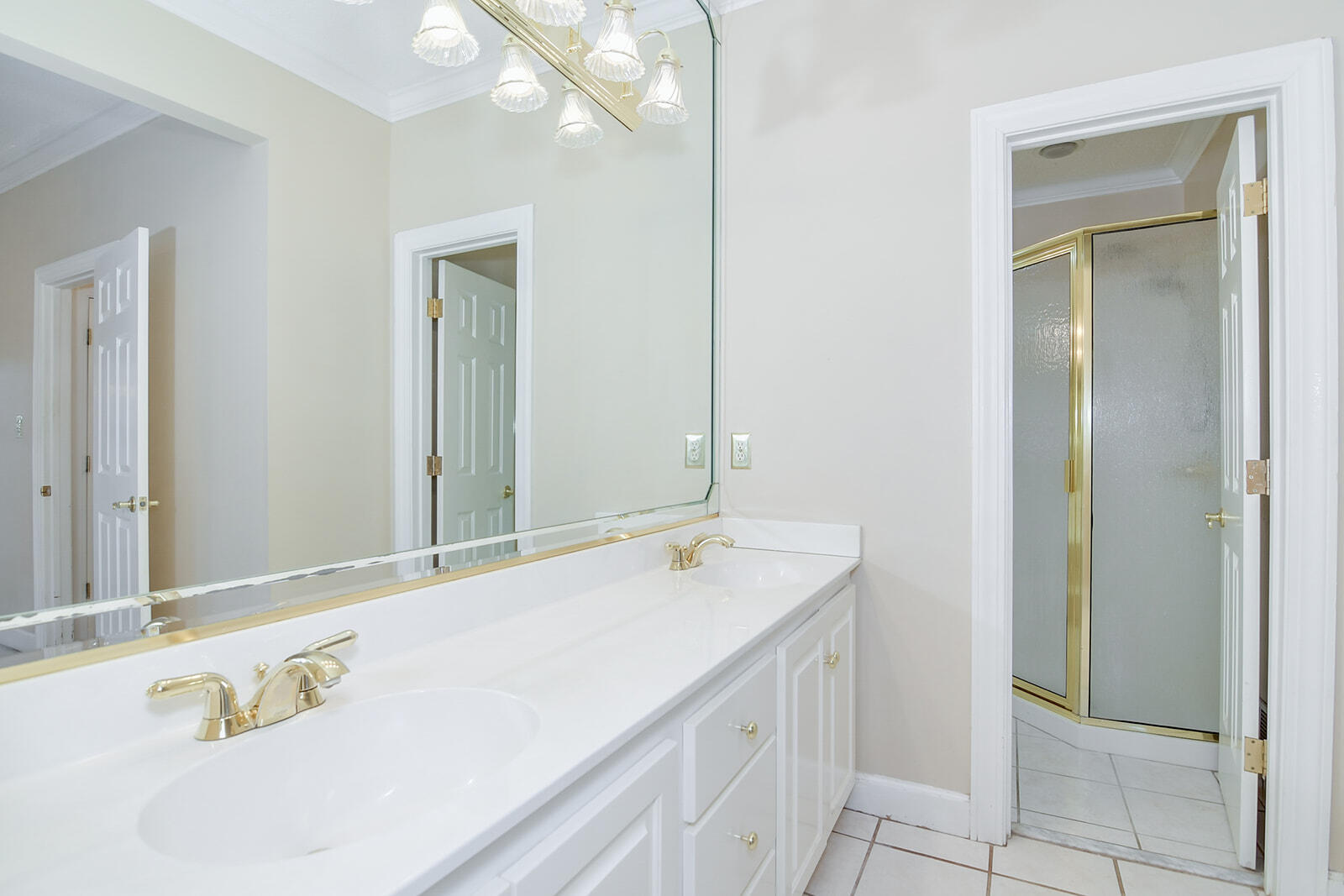 4199 N KNOLLCREST CIRCLE Circle