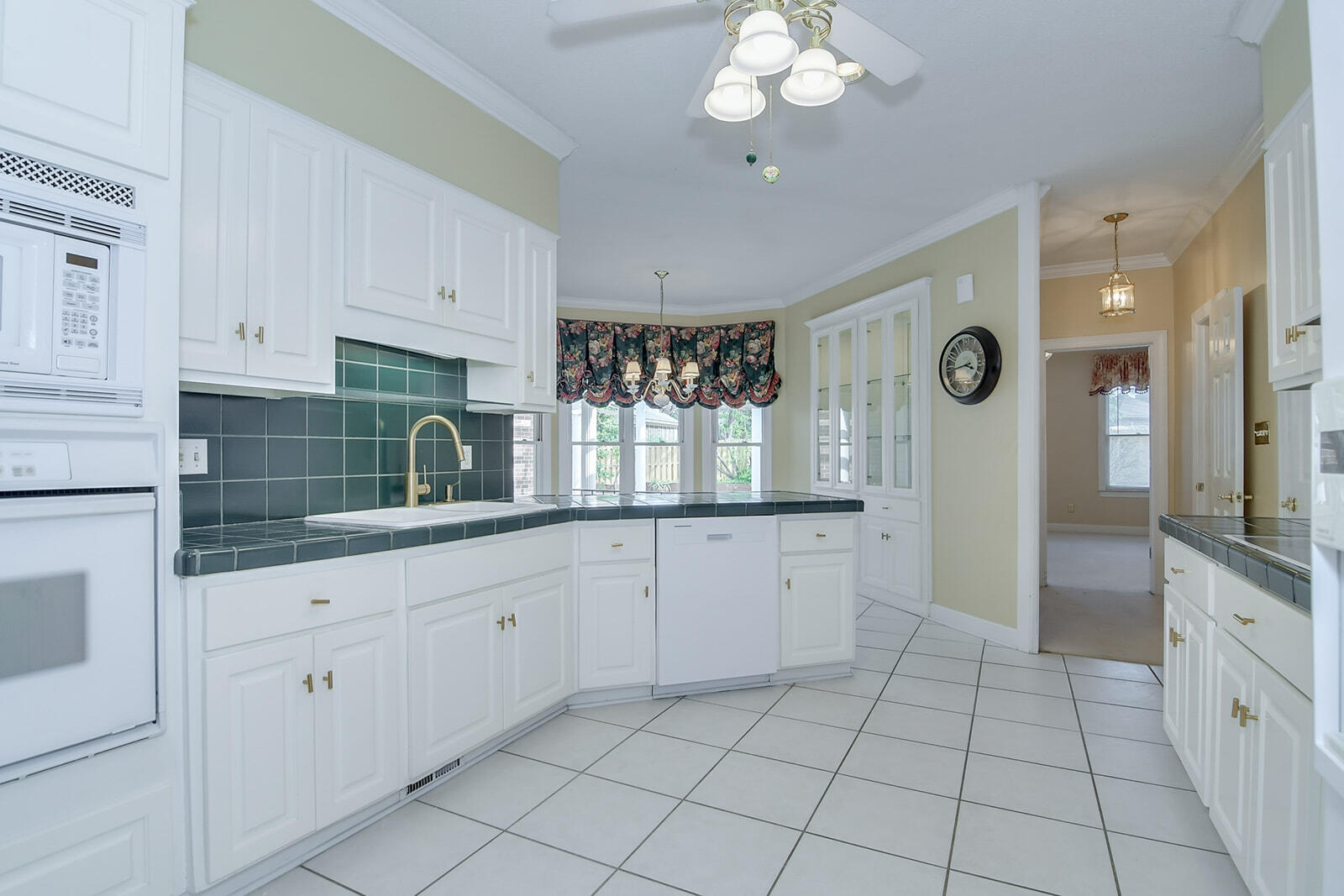 4199 N KNOLLCREST CIRCLE Circle