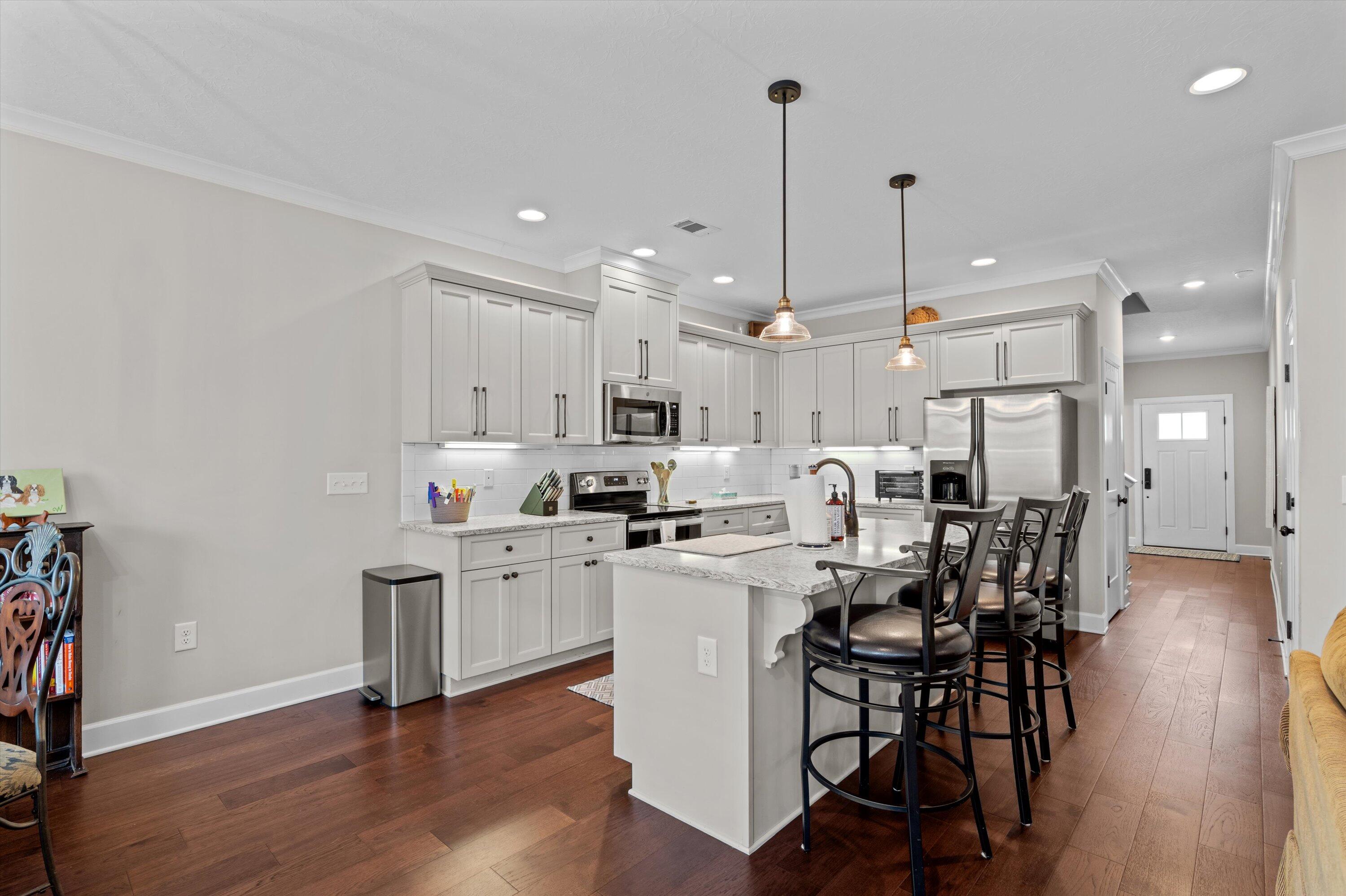 1955 AVENEL Lane
