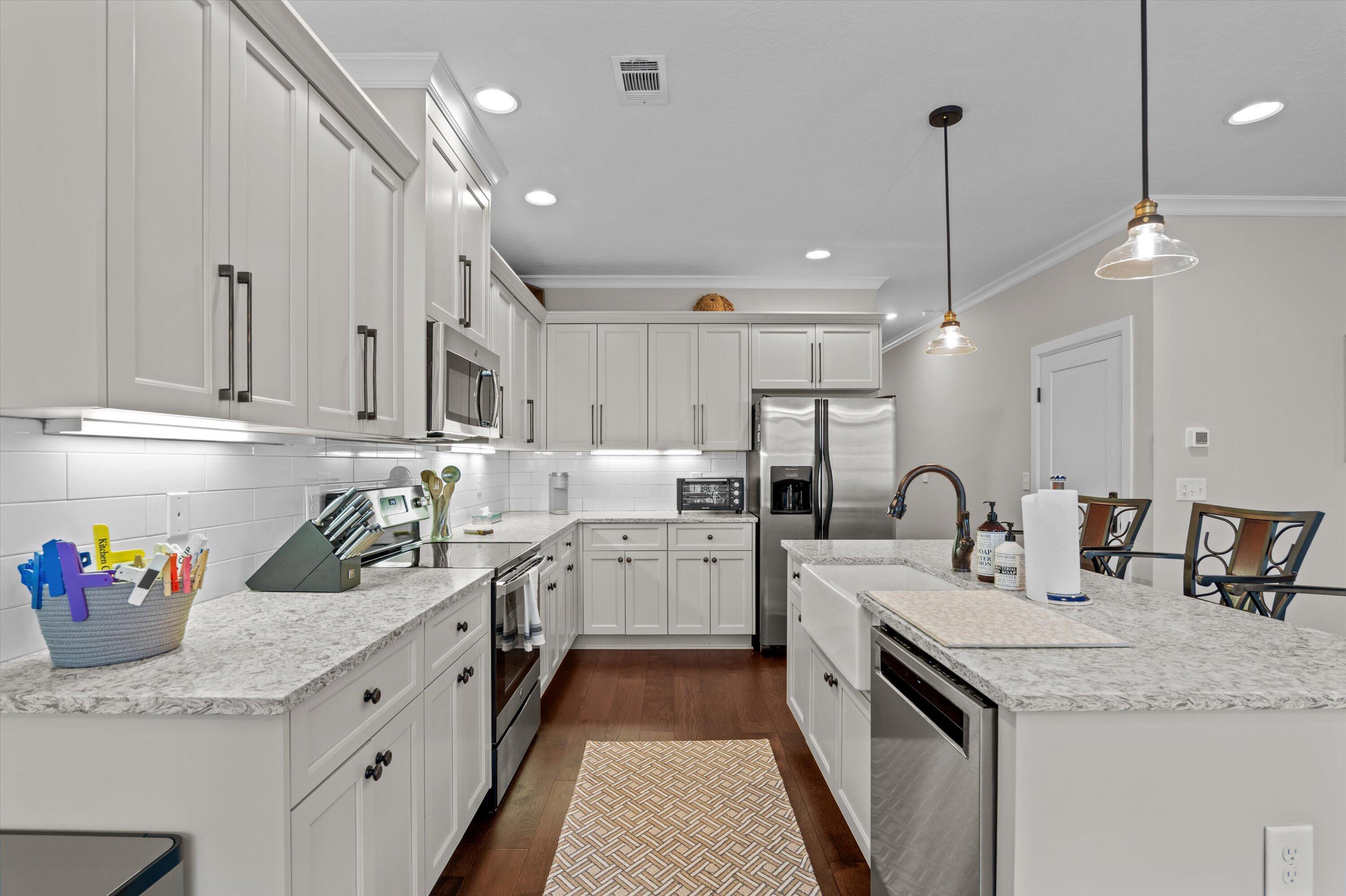 1955 AVENEL Lane
