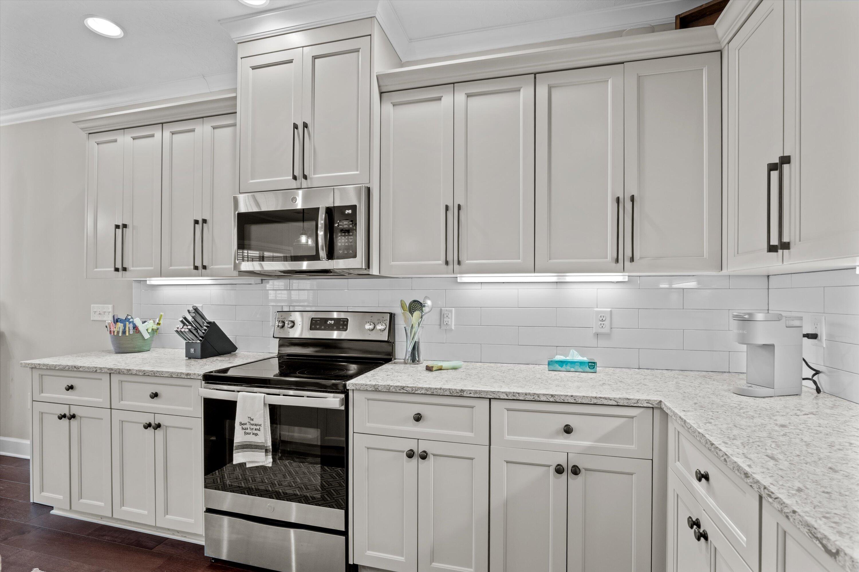 1955 AVENEL Lane