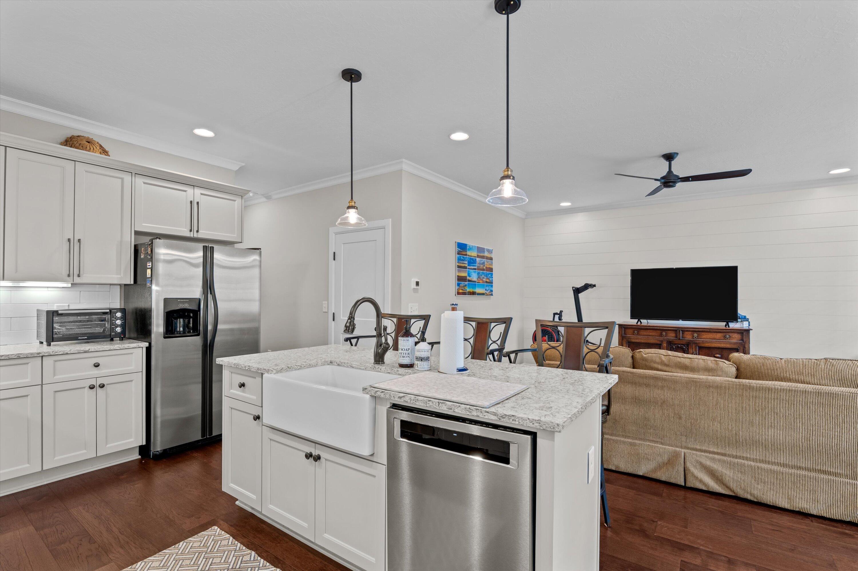 1955 AVENEL Lane