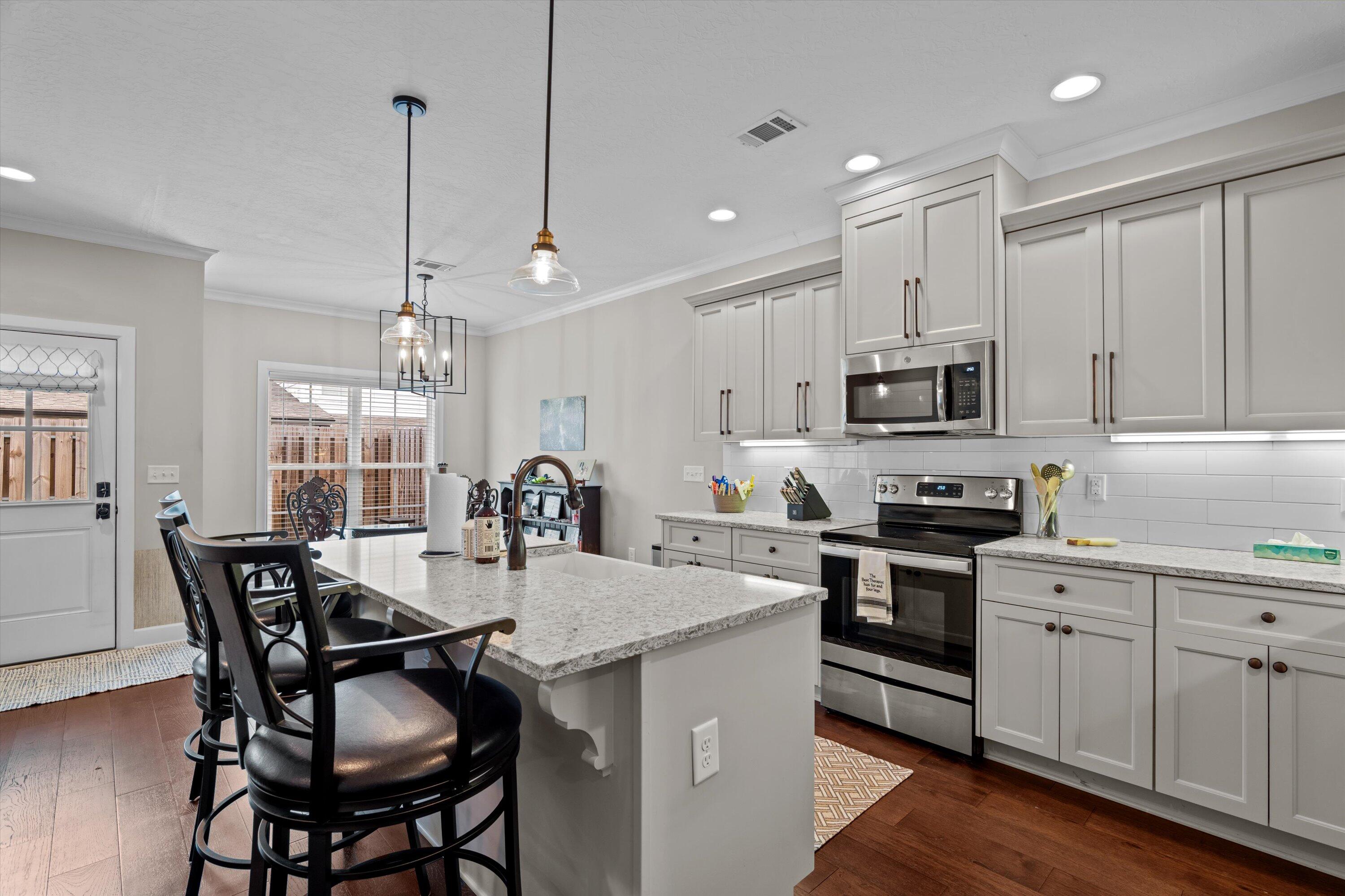 1955 AVENEL Lane