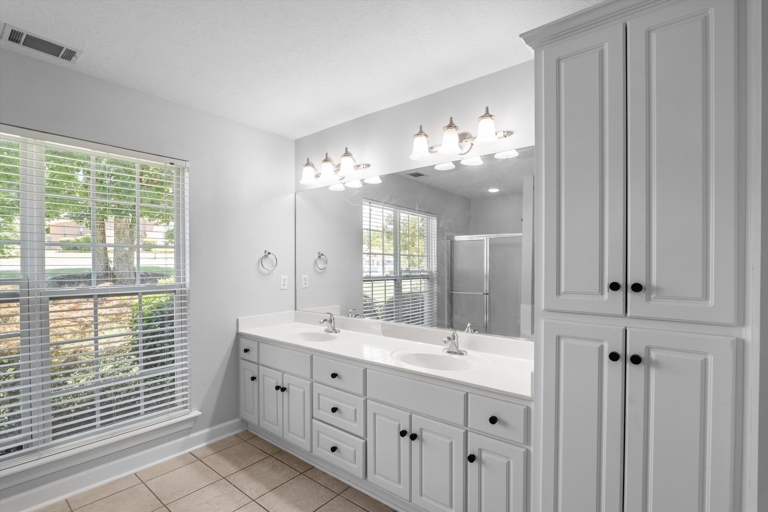 1382 Shadow Oak Drive