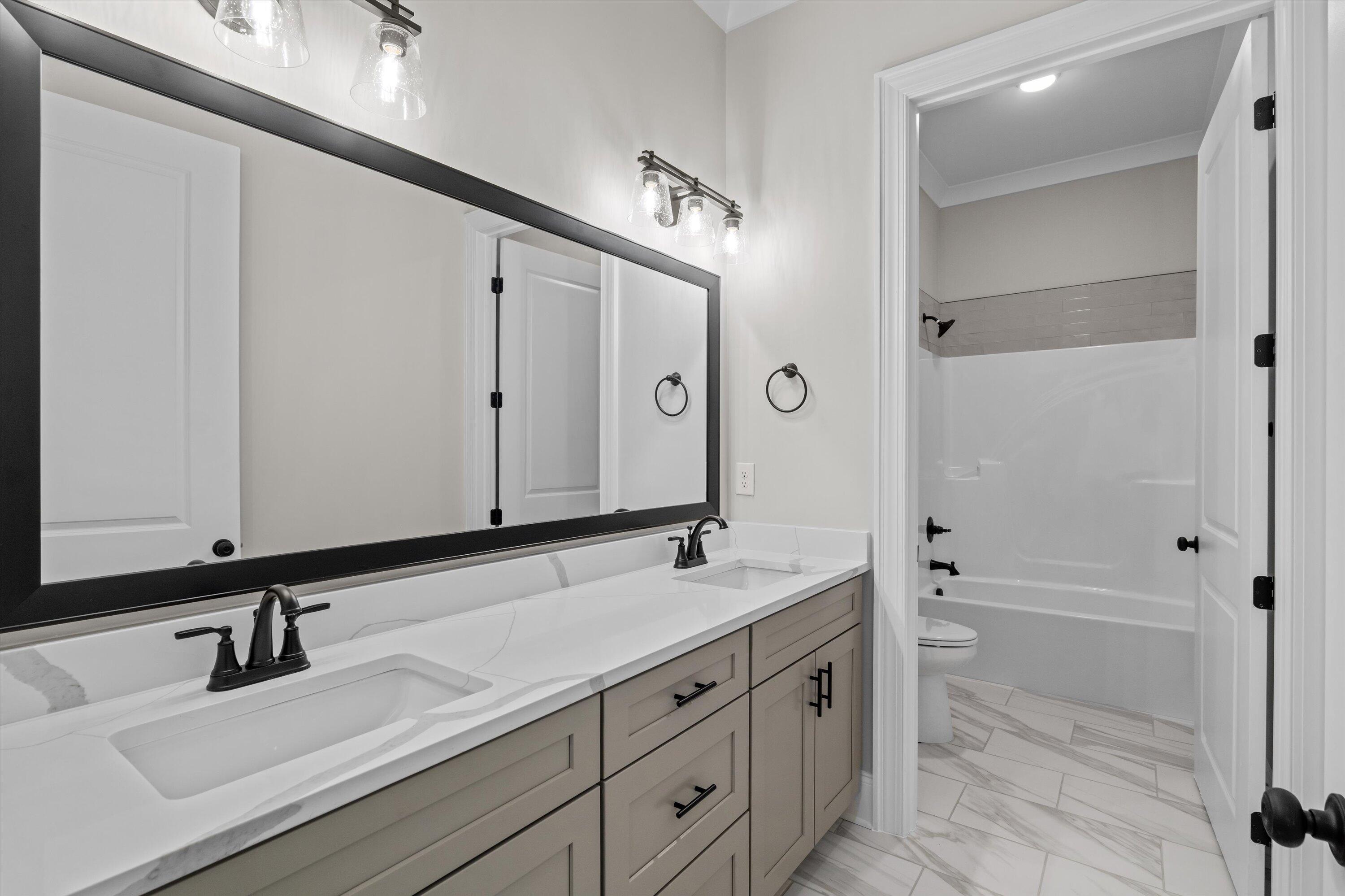 1123 Meandering Trail