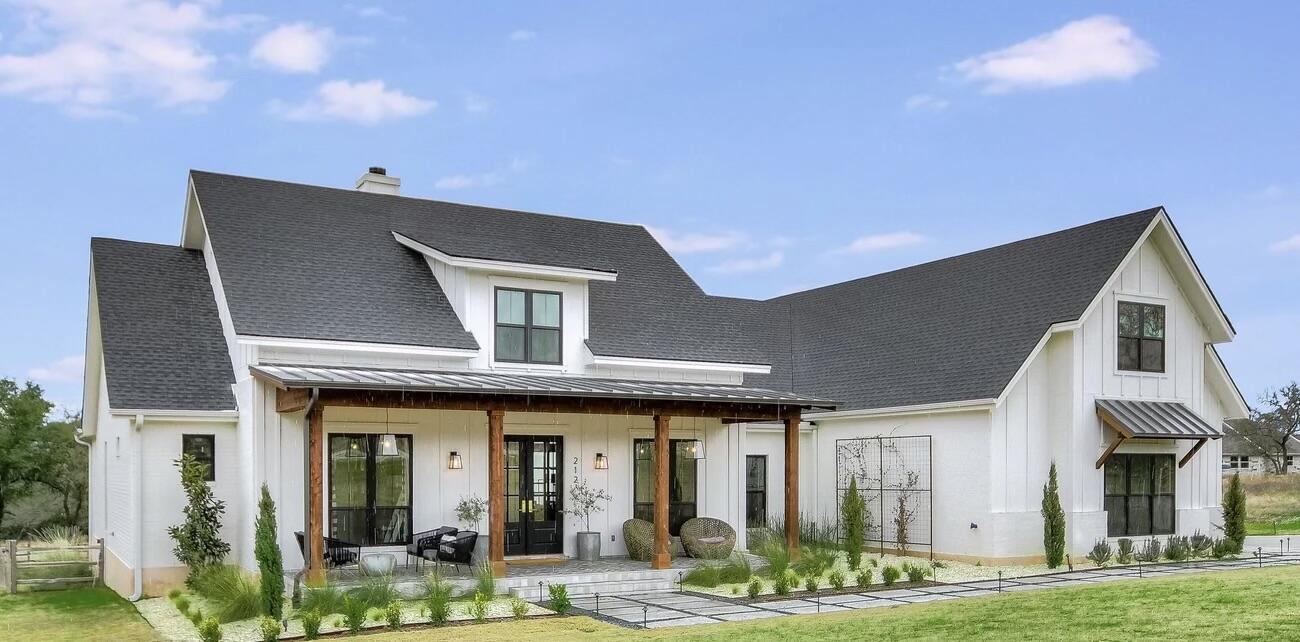 1123 Meandering Trail