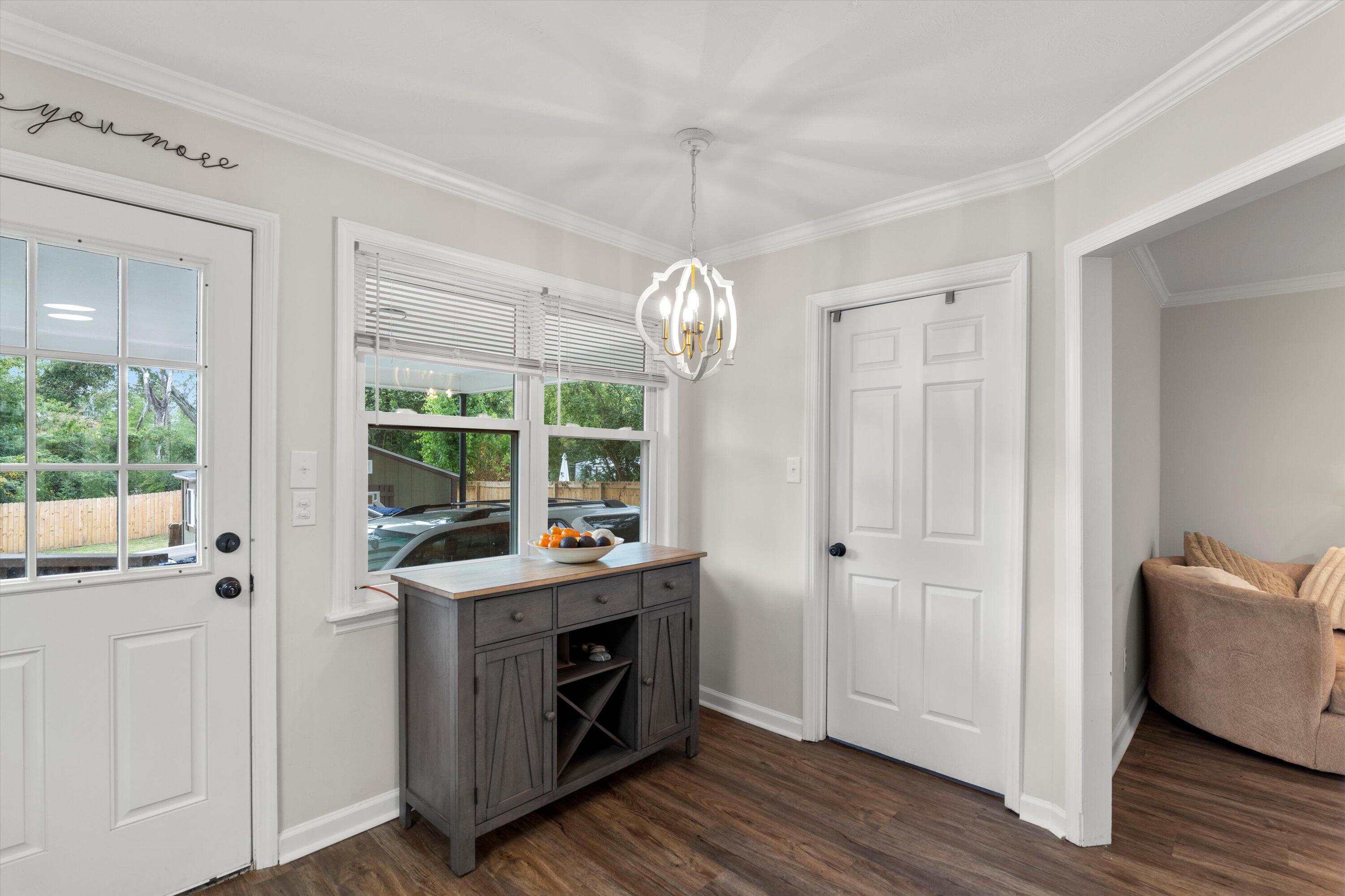 499 W Crystal Creek W Creek