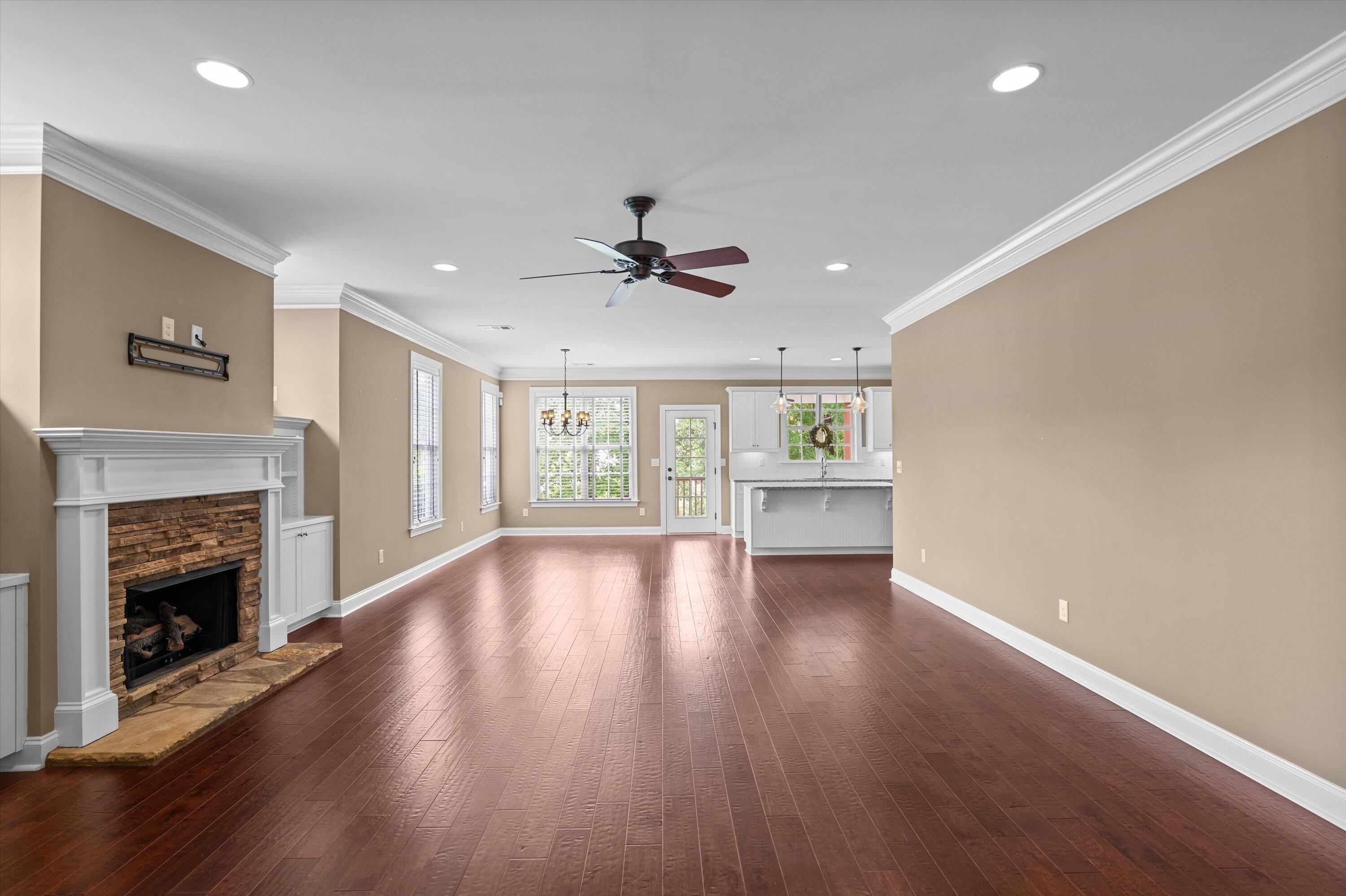 884 Willow Lake