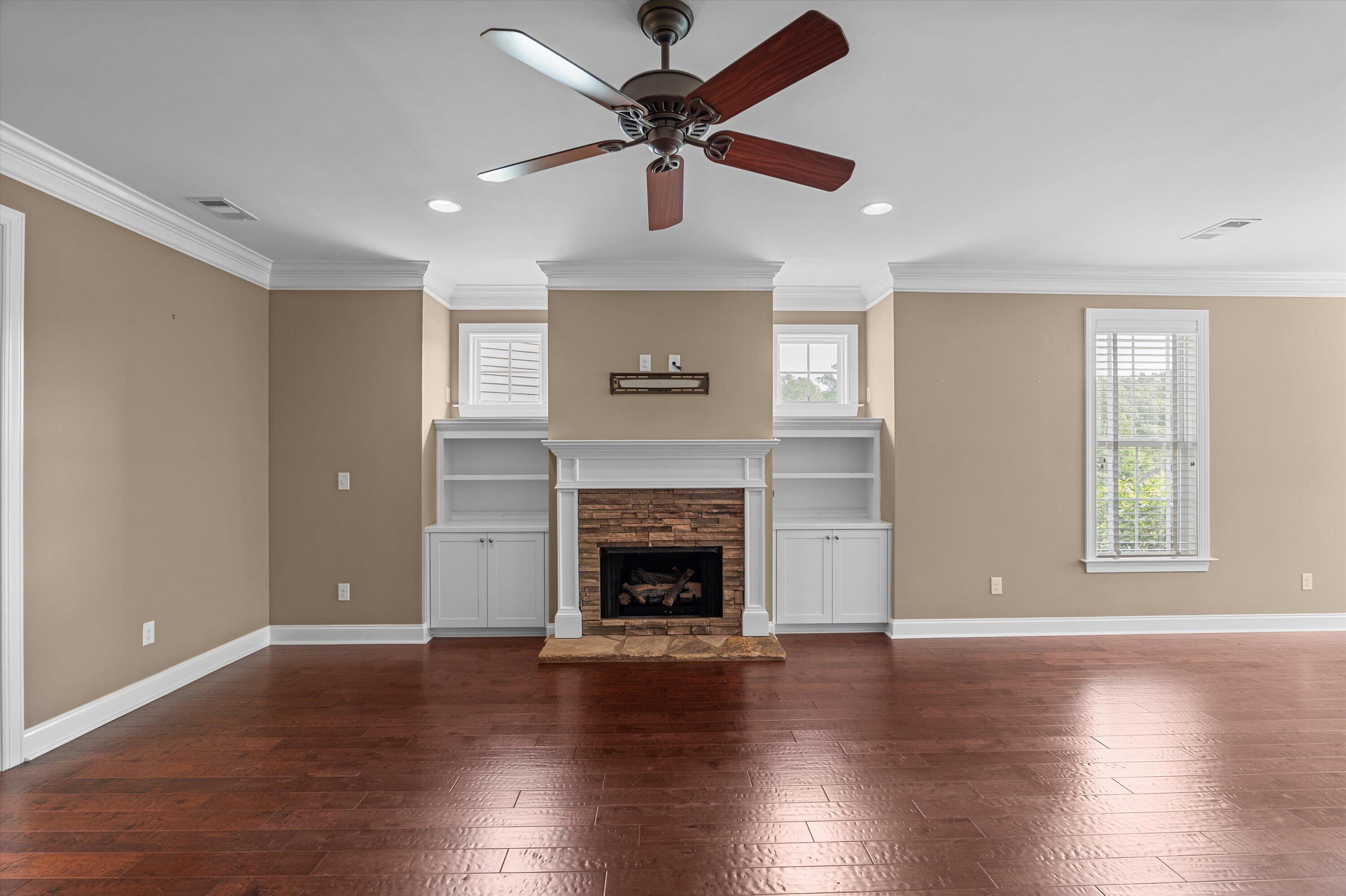 884 Willow Lake