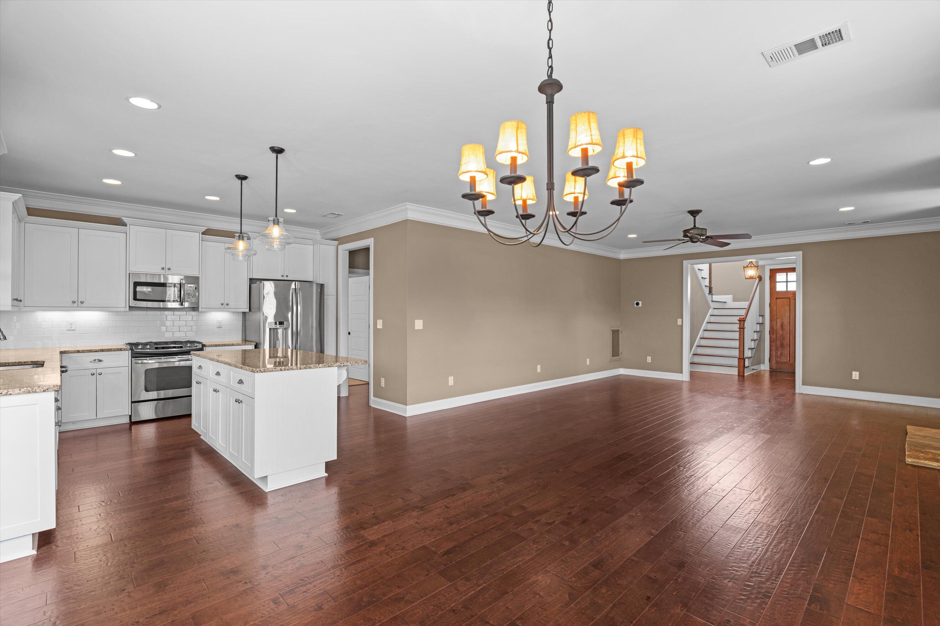 884 Willow Lake