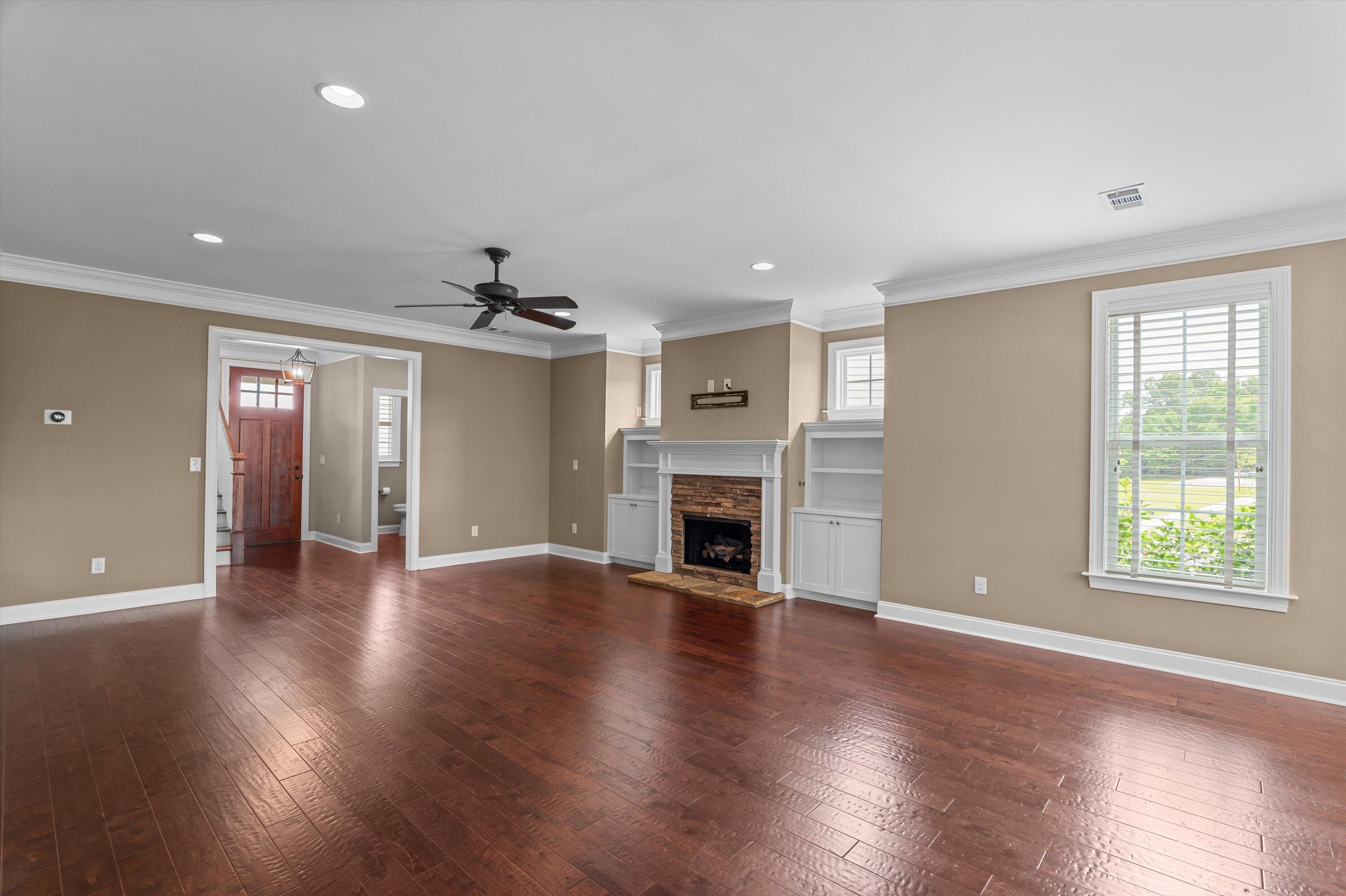 884 Willow Lake